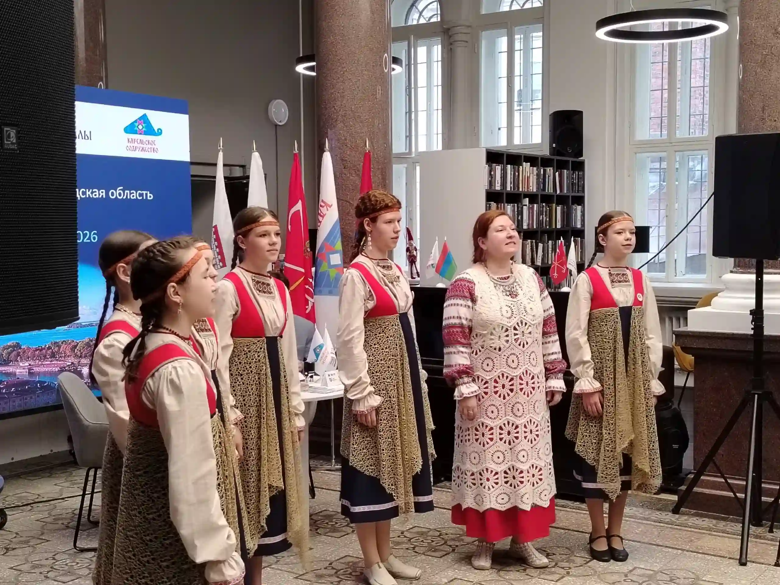 Участники Этнофестиваля &laquo;Земля Калевалы&raquo; в народных костюмах