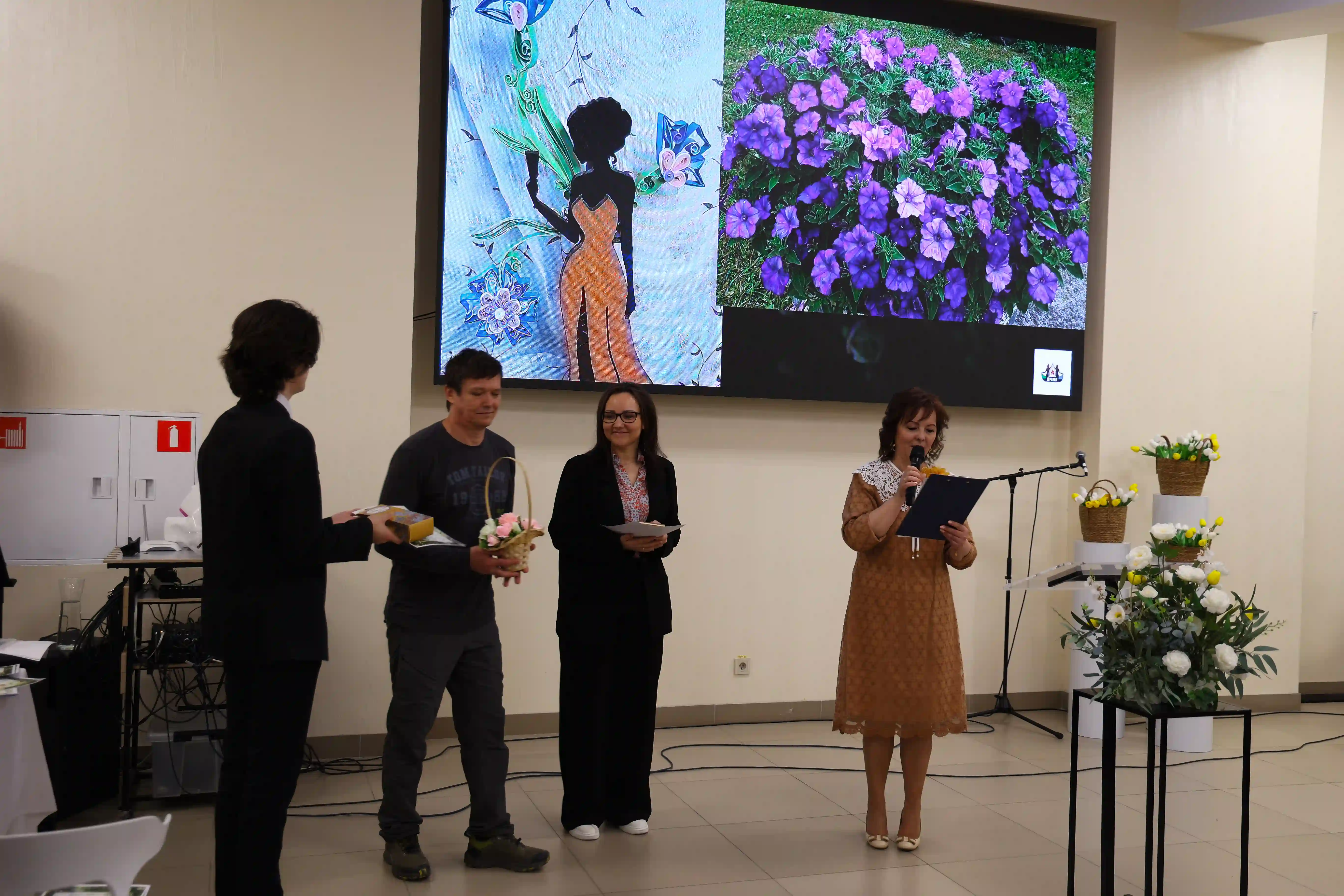 Участники салонной встречи &laquo;Диалог цветов&raquo; 3. Фотография: Мстислав Кеншин