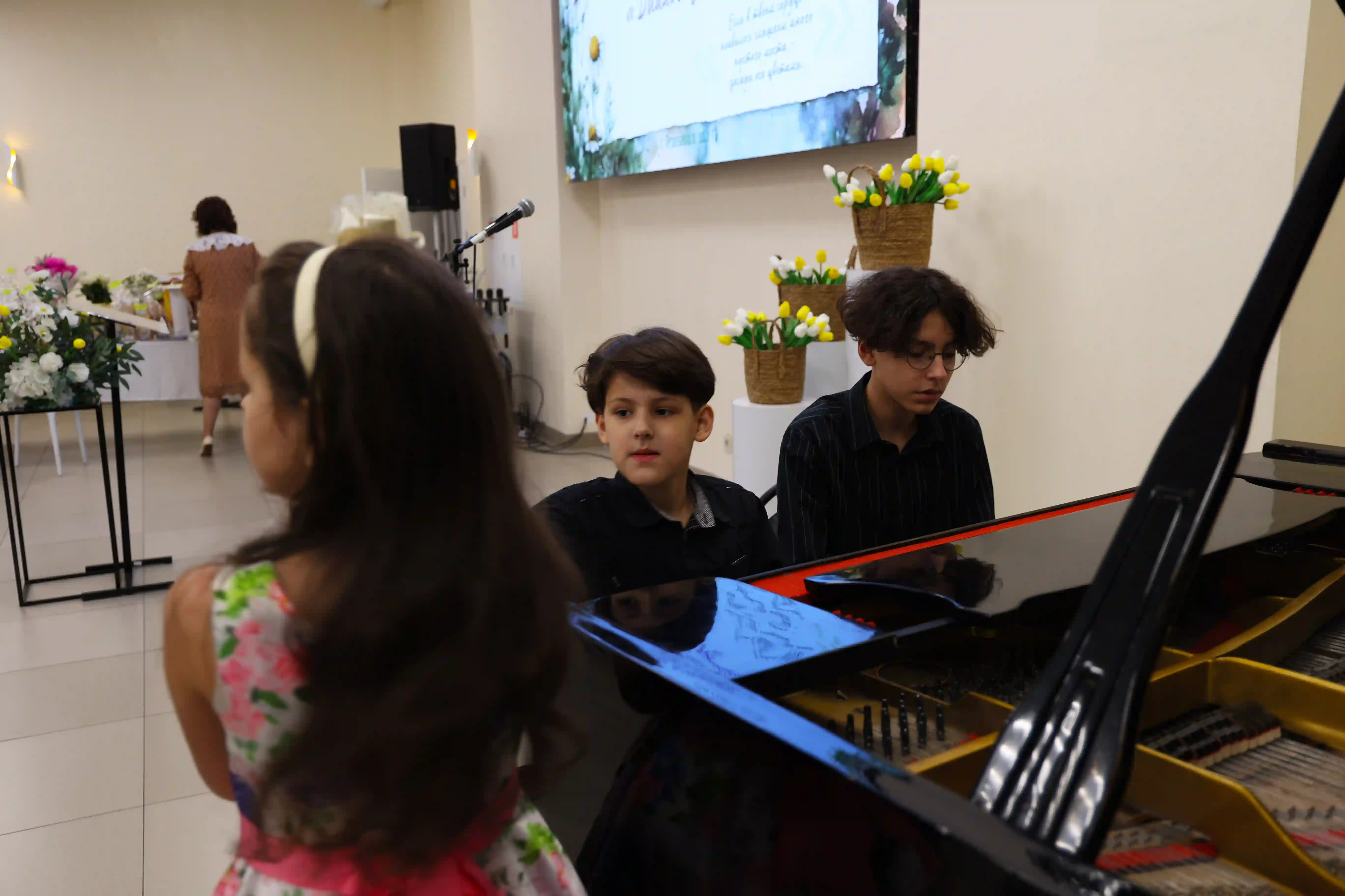 Участники салонной встречи &laquo;Диалог цветов&raquo; 1. Фотография: Мстислав Кеншин