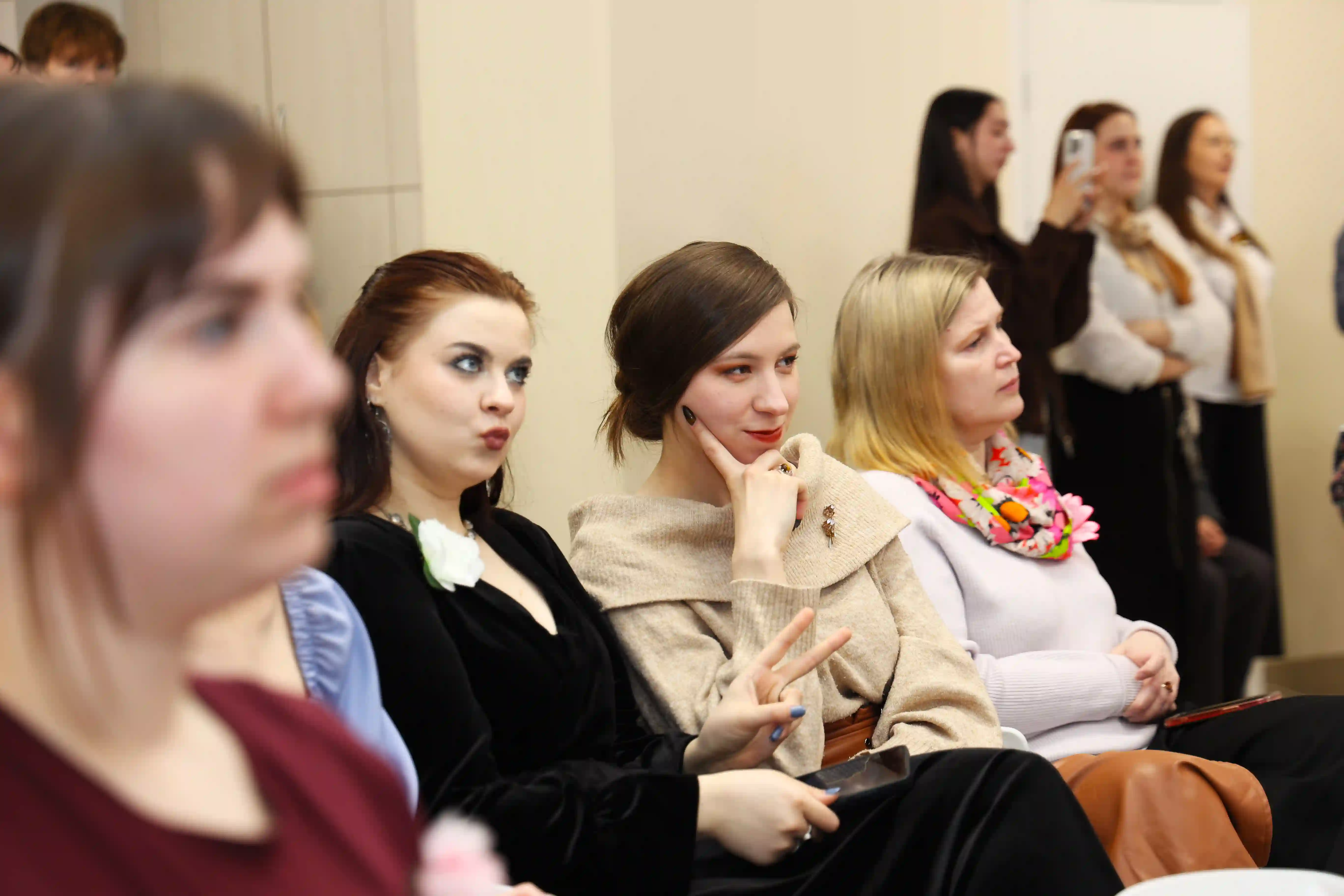 Участники салонной встречи &laquo;Диалог цветов&raquo; 5. Фотография: Мстислав Кеншин