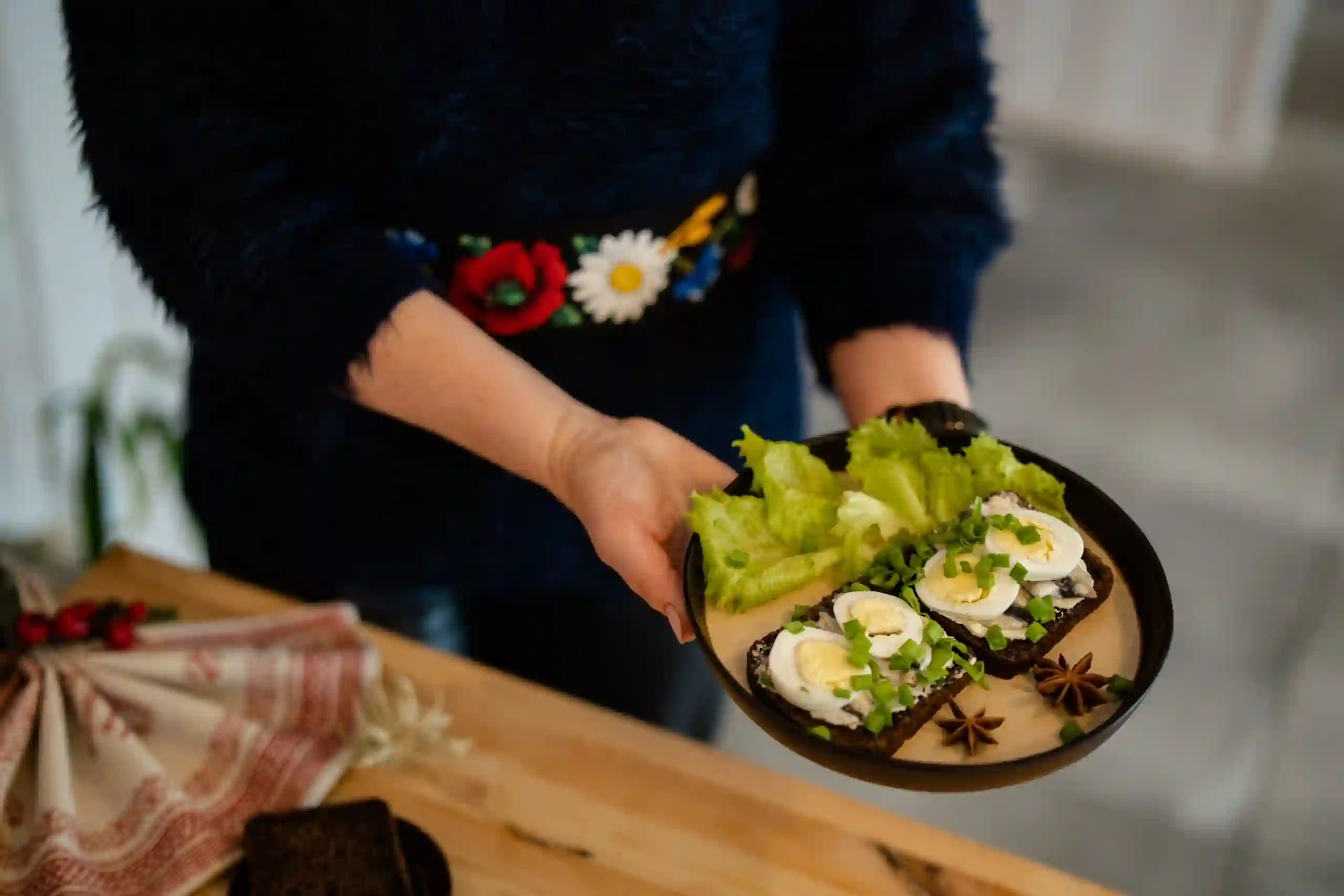 Бутерброды в проекте &laquo;Хлеб без границ&raquo; на тарелке, организованном КРОО ПРОИ &laquo;Очаг&raquo;