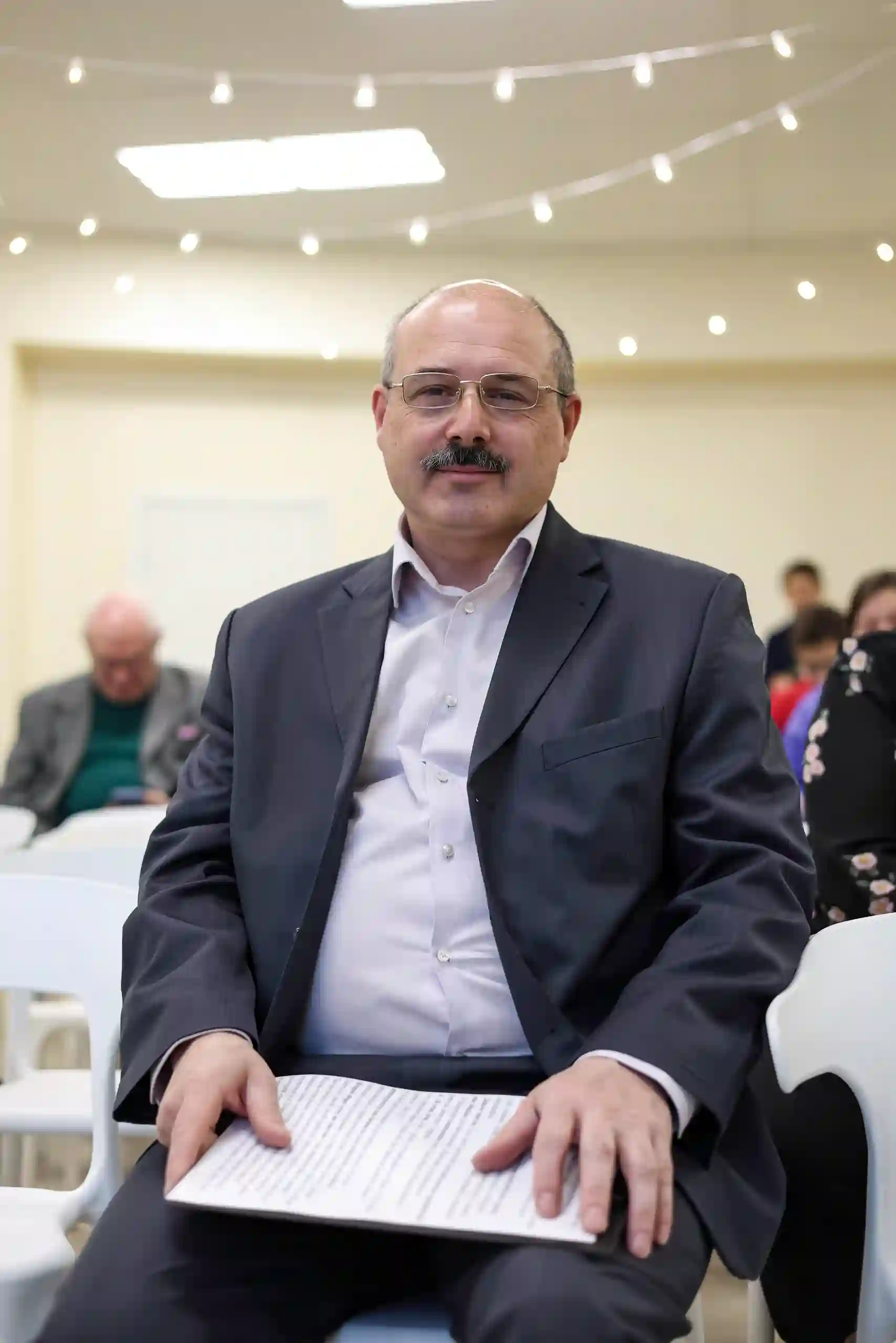 Участник салонной встречи &laquo;Диалог цветов&raquo; в цветочном наряде. Фотография: Алиса Меньшикова